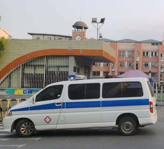 嵊泗救护车出租护送骨折病人一公里多少钱